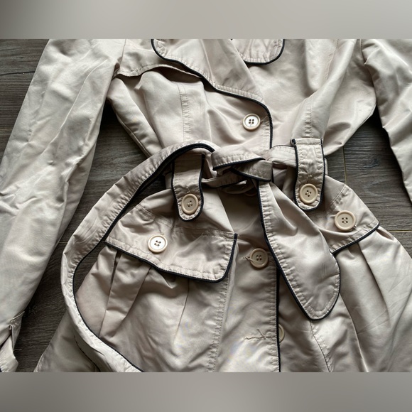 Séductions beige belted button up trench coat water resistant button pockets - Picture 3 of 11
